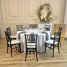 Apaļš banketa galds ar melniem Chiavari krēsliem <br /><span style=text-transform:none;><small> komplekts 8 personām, D150 cm</small></span> Apaļš banketa galds ar melniem Chiavari krēsliem <br /><span style=text-transform:none;><small> komplekts 8 personām, D150 cm</small></span>